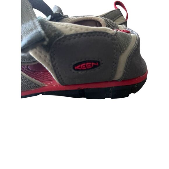 KEEN Womens Gray Red Waterproof Round Toe Flat Outdoor Sandals Size 7 - Picture 3 of 10